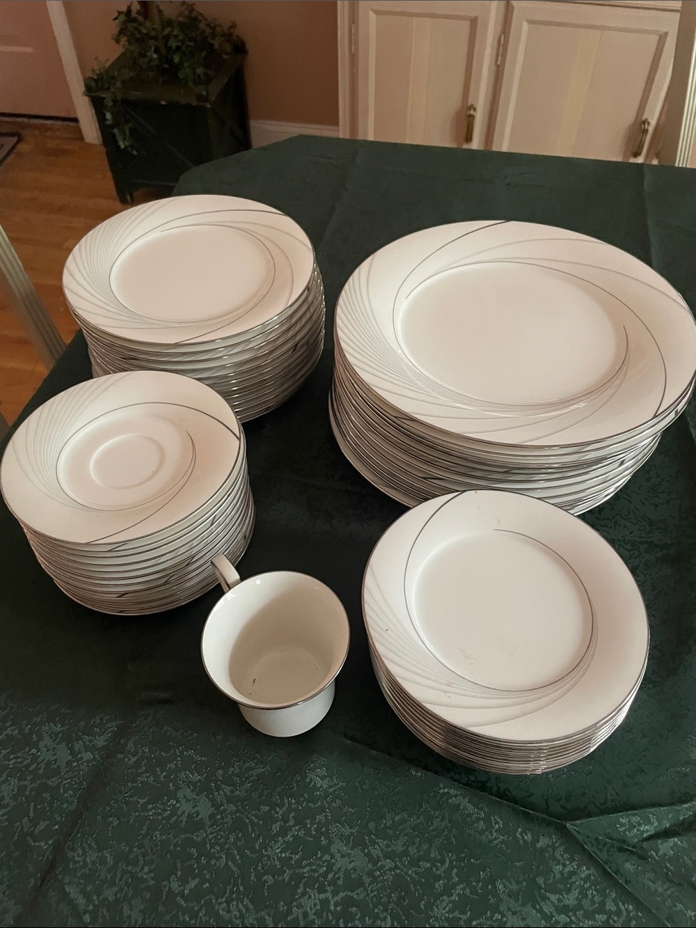 🩶Noritake Fine China White Dinnerware Set with Silver Linear Accent🩶